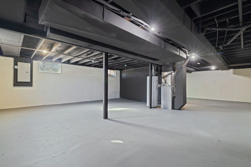 Building Photo - 1655 Fenmore Dr