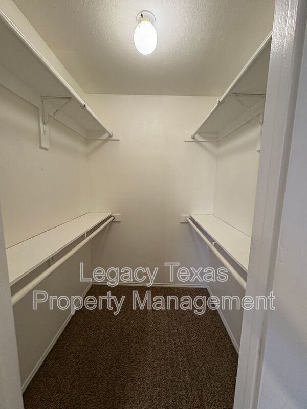 Building Photo - 641 Woodard Ave