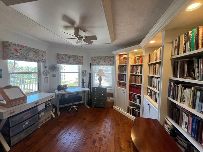Building Photo - Beautiful Condo with Amazing Views