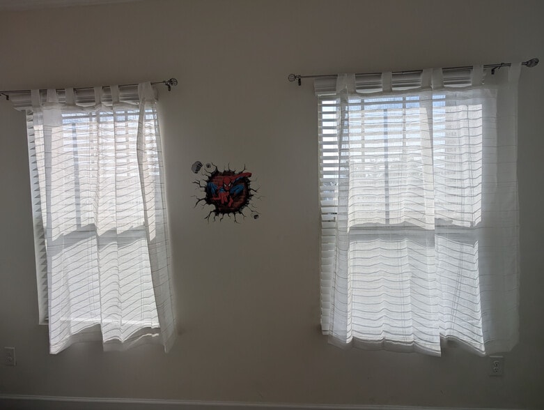 Building Photo - Room in House on Rupell Dr
