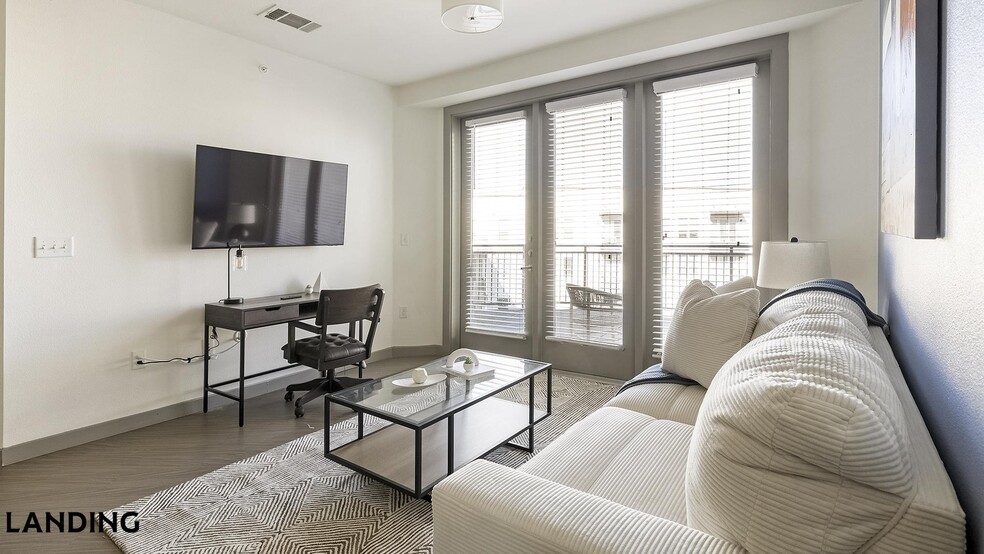 Building Photo - 101 S Center St