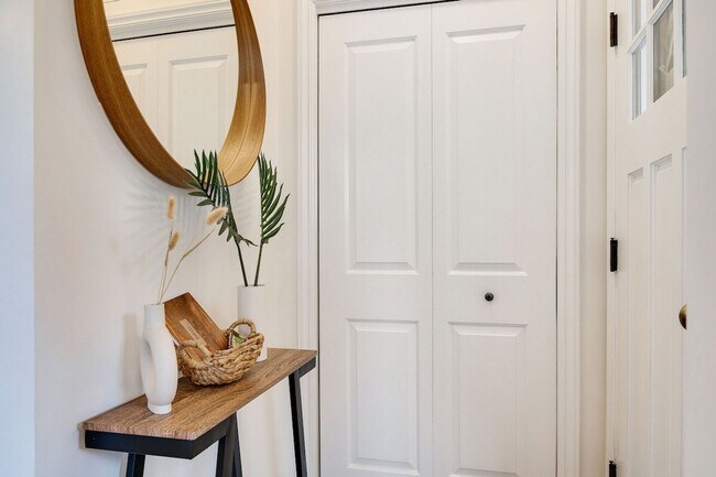 Building Photo - 2403 7th Ave W