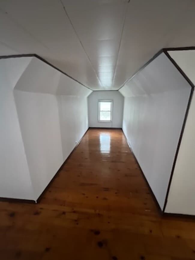 Building Photo - Spacious 3-Bedroom, 2-Bath Bungalow with G...