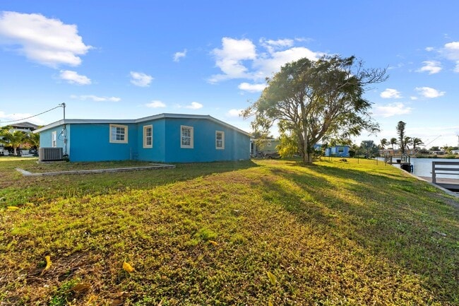 Building Photo - 585 Lindley Terrace