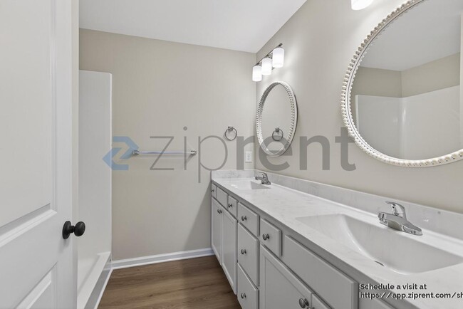 Building Photo - 1511 Fort Bragg Rd