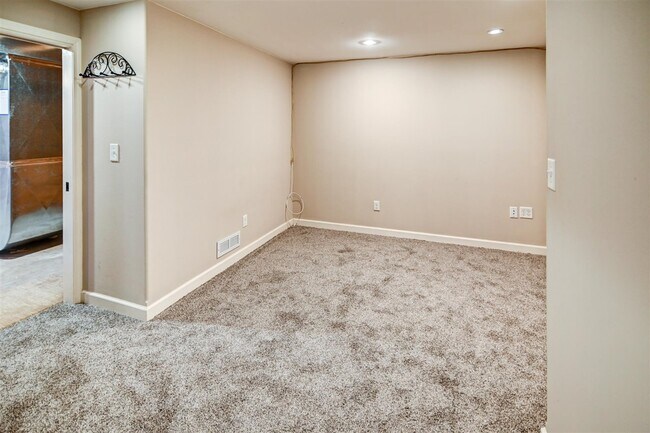 Building Photo - 2633 Koshkonong Way