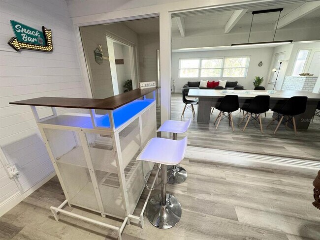 Building Photo - 2326 S Peninsula Dr