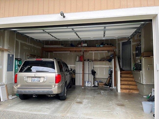 Building Photo - A Beautiful Picture Perfect Home with 4 Be...