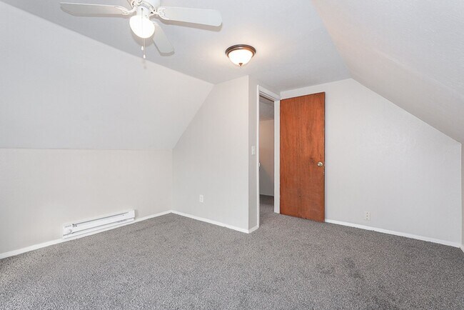 Building Photo - 1025 W 23rd St