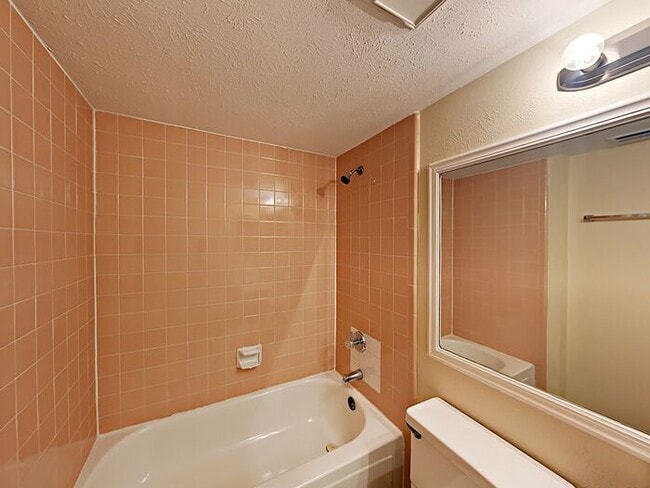 Building Photo - No Application Fee* Plus $250 Off First 2 ...