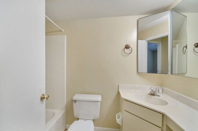 Building Photo - 123 Turtle Creek Rd
