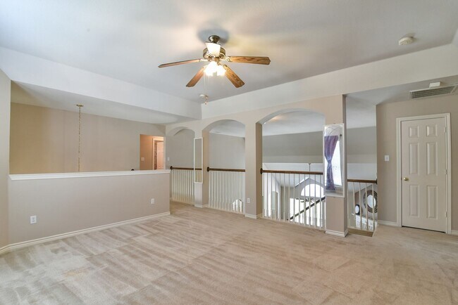 Building Photo - Large Mansfield High Home Centrally Located