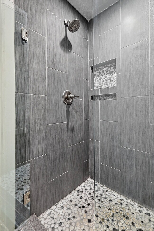 Building Photo - 521 E Robin Ct