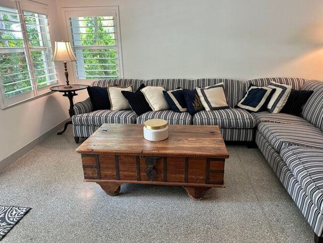 Building Photo - 212 Kings Lynn