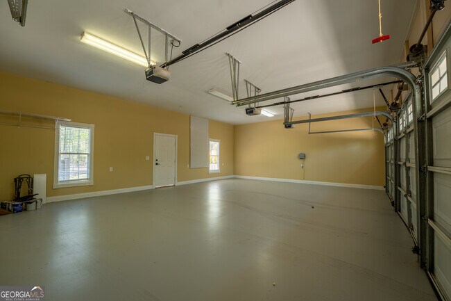 Building Photo - 2925 Orchard Dr