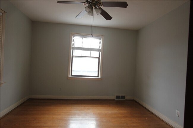 Building Photo - 6601 Alamo Ave