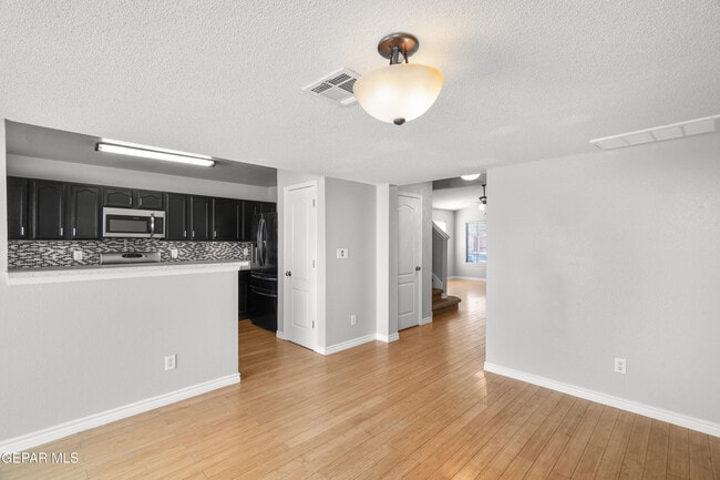 Building Photo - 14141 Tierra Leona Dr