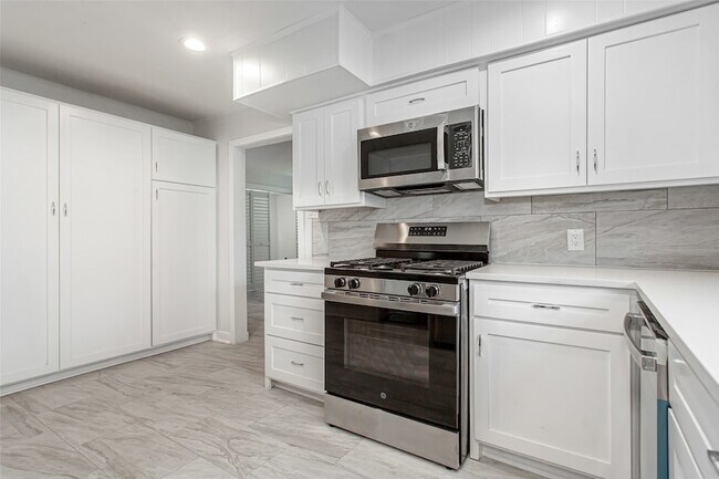 Building Photo - 3311 Tooms St