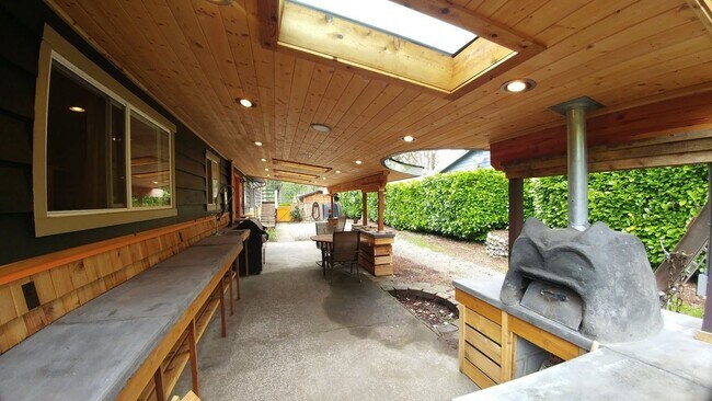 Building Photo - O&#39;Neill 7551