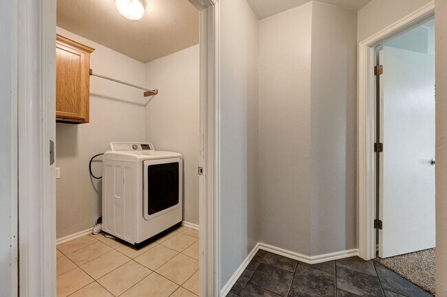 Building Photo - Gorgeous 3 bedroom 2 Bath Home in the Heart of Edmond