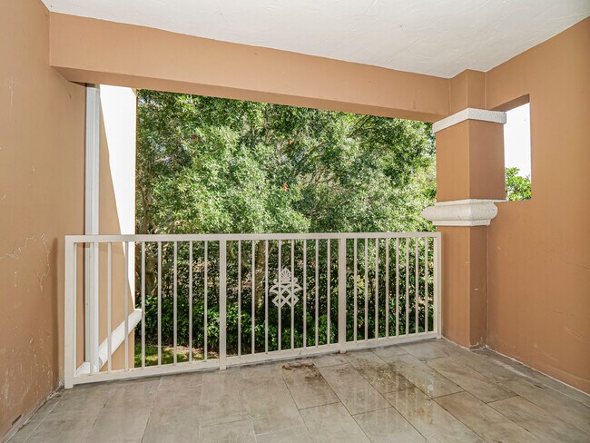 Building Photo - 5095 Fairways Cir