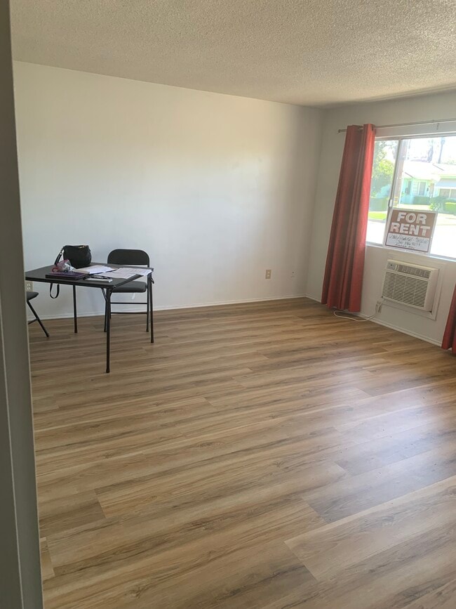 Living room - 4211 11th St