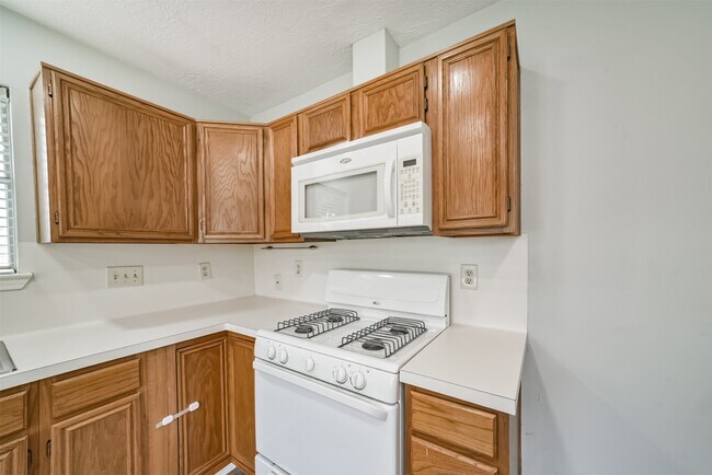 Building Photo - 1021 N Sunset Dr