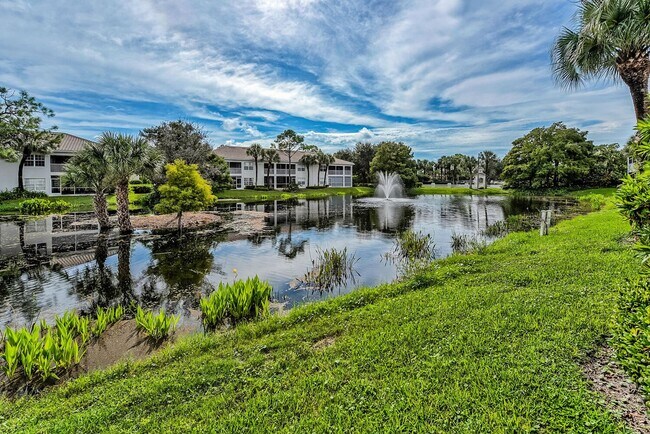 Building Photo - 2 BEDROOM CONDO AVAILABLE ASAP IN CALUSA BAY!!!