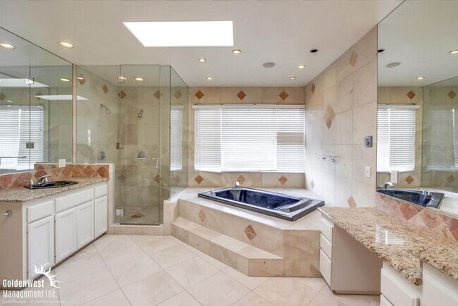 Building Photo - Bright & Spacious 4Bdm 3Ba Home in San Diego!