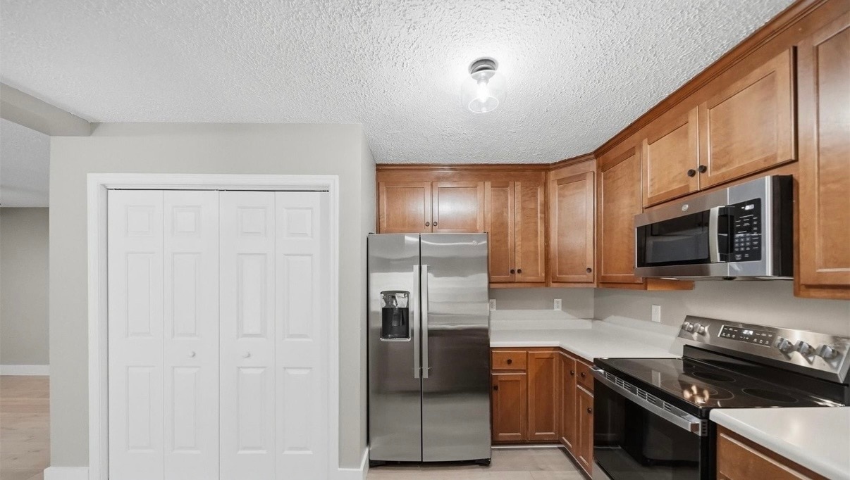 Building Photo - 800 Meadowview Dr