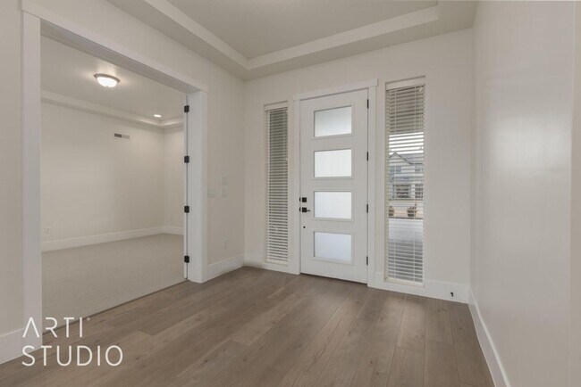 Building Photo - Washington Fields 4 bed | 3 1/2 bath | 3 c...