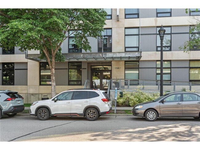 Building Photo - 720 N 4th St