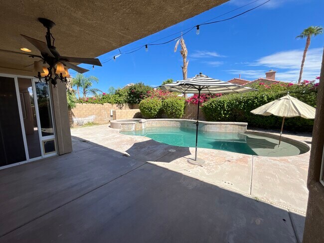 Building Photo - 78270 Calico Glen Dr