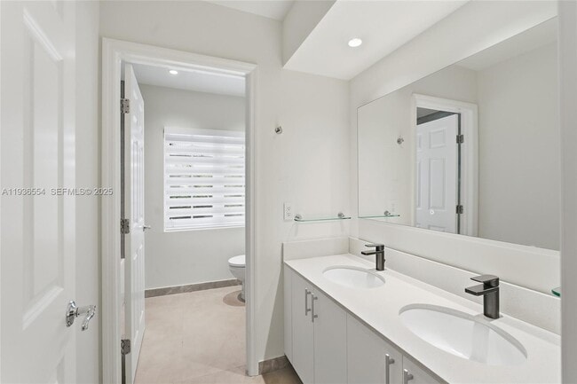 Building Photo - 3135 NE 211th St