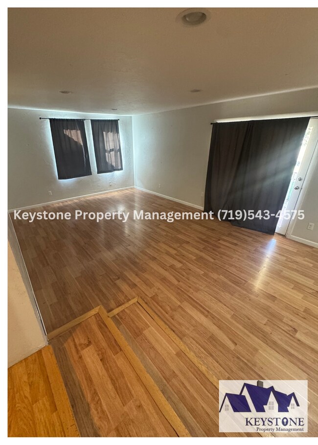 Building Photo - St. Charles Mesa! Spacious 4 Bedroom/1.5 B...