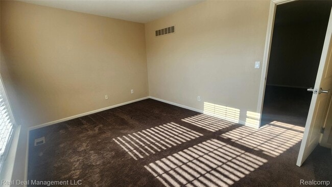 Building Photo - 6146 Lone Oak Cir