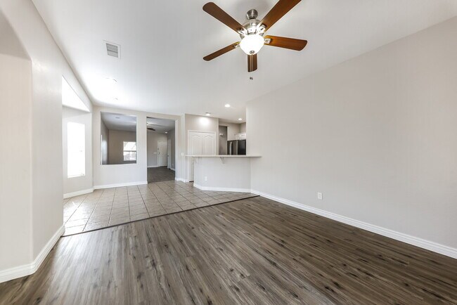 Building Photo - 13758 W Port Royale Ln