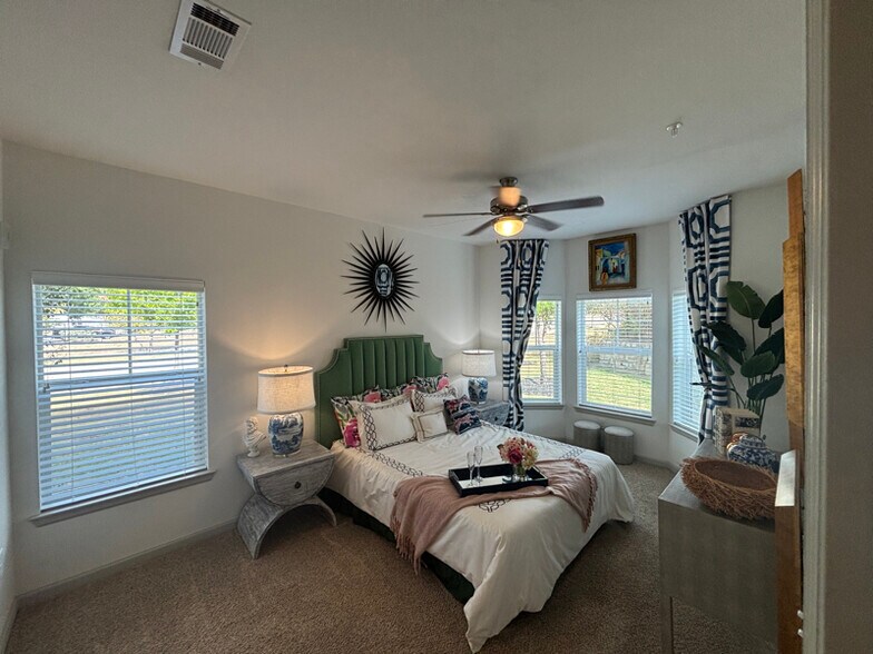 Building Photo - 1271 Sadler Drive