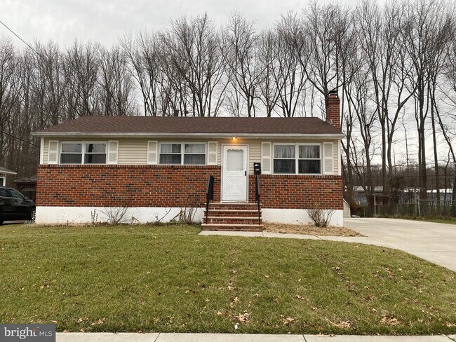 Building Photo - 21 Ridge Dr