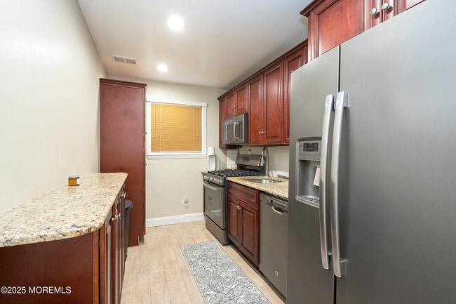 Building Photo - 121 Milton Ave