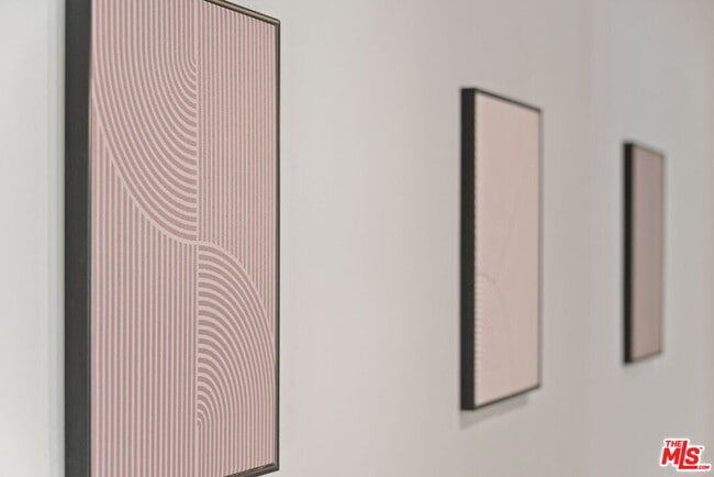 Building Photo - 1224 N Ogden Dr