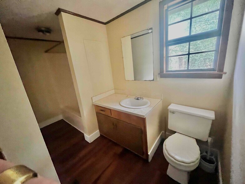 Building Photo - 576 Halbert Heights Rd