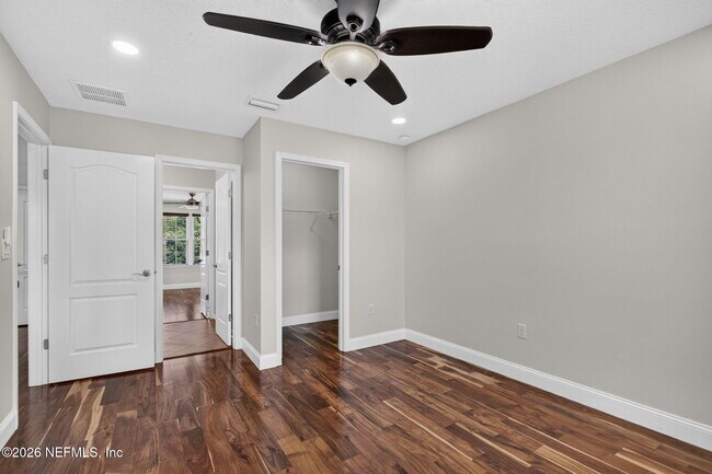 Building Photo - 127 Rockcreek Dr