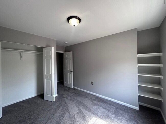 Building Photo - 3 Bedrooms 2.5 Bathrooms