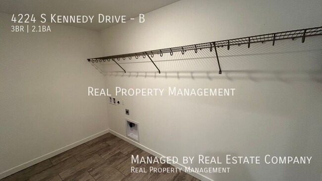 Building Photo - 4224 S Kennedy Dr