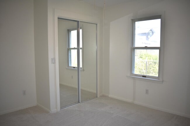 Building Photo - 219 Marvin St