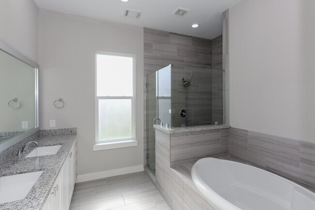 Primary Bathroom - 3107 Saint Charles St