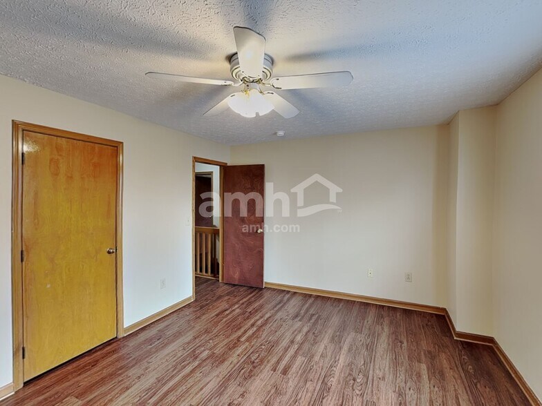 Building Photo - 105 Elmwood St