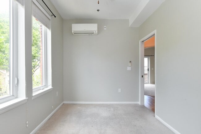 Building Photo - 58 Giles Ave