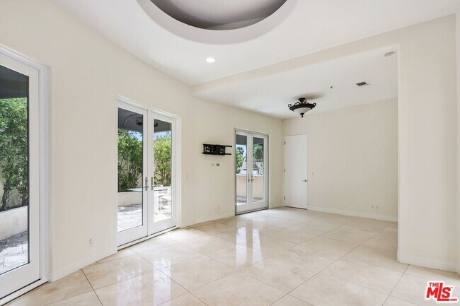 Building Photo - 2470 Venus Dr